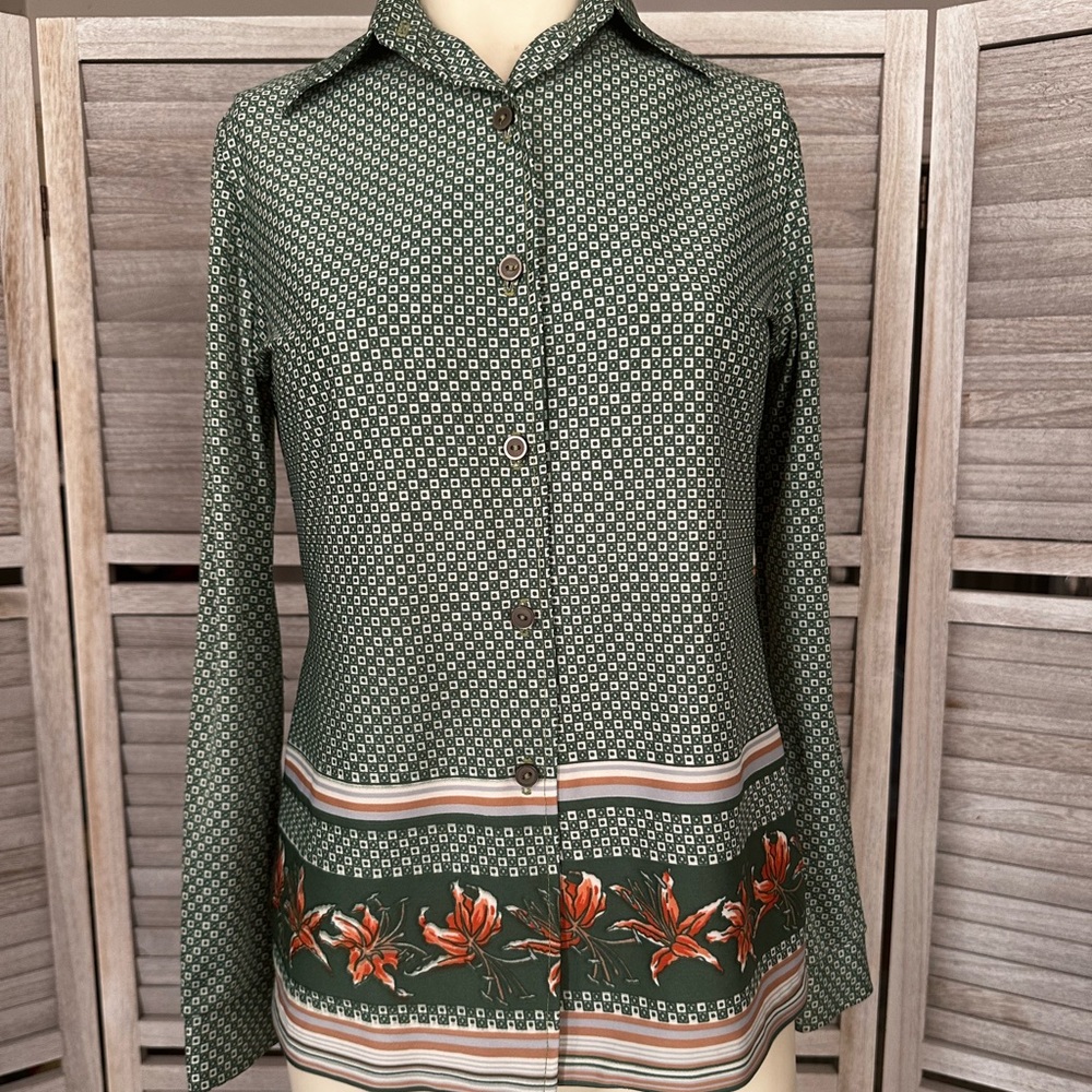 The Wilroy Traveler NY Green Patterned Button down Top